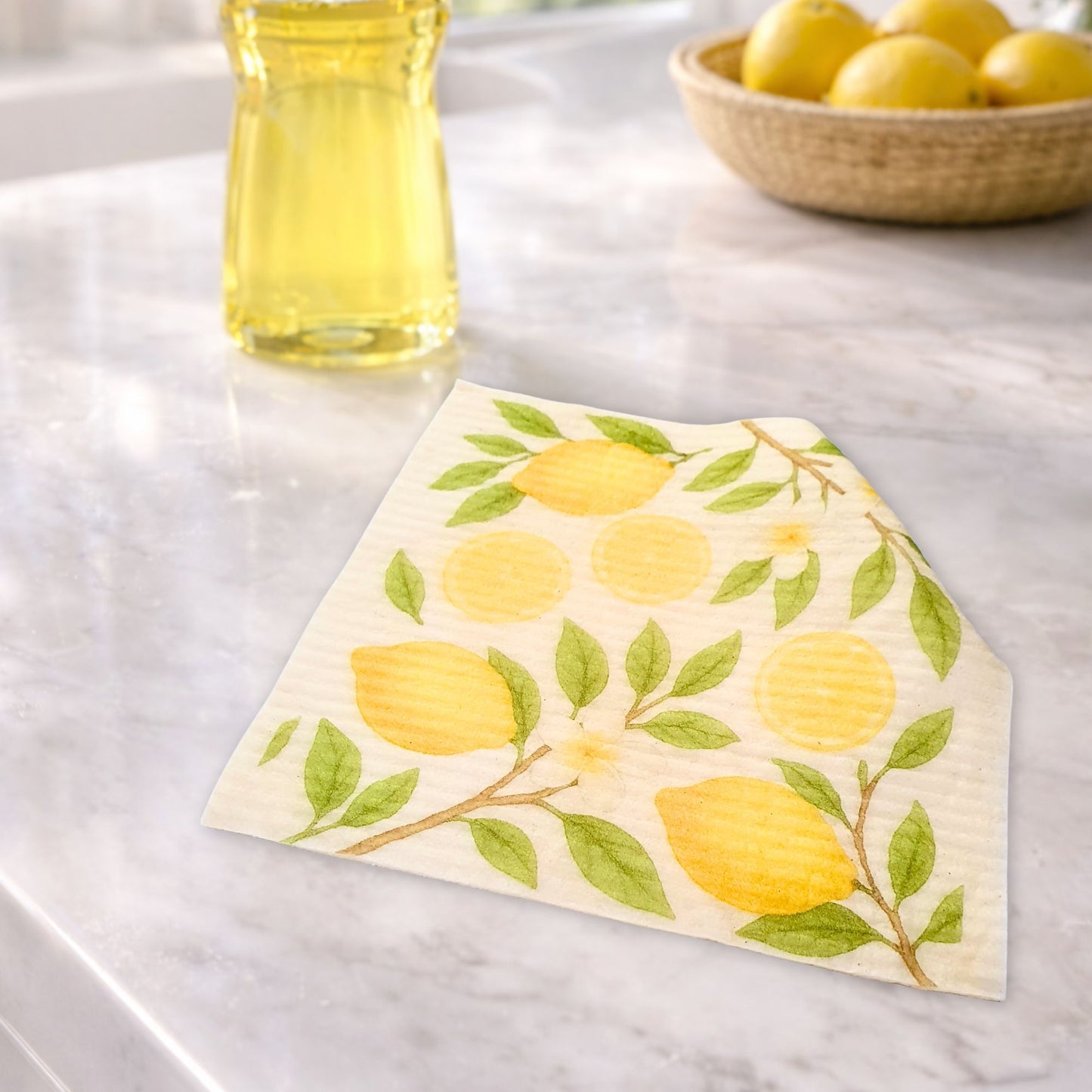 Baumwoll-Zellulose Schwammtuch im Zitronen-Design auf Arbeitsfläche